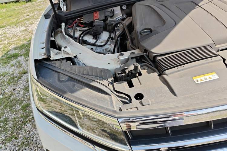 Used Volkswagen Touareg 2021 2.0 TSI RuiShang Edition Engine Bay Right