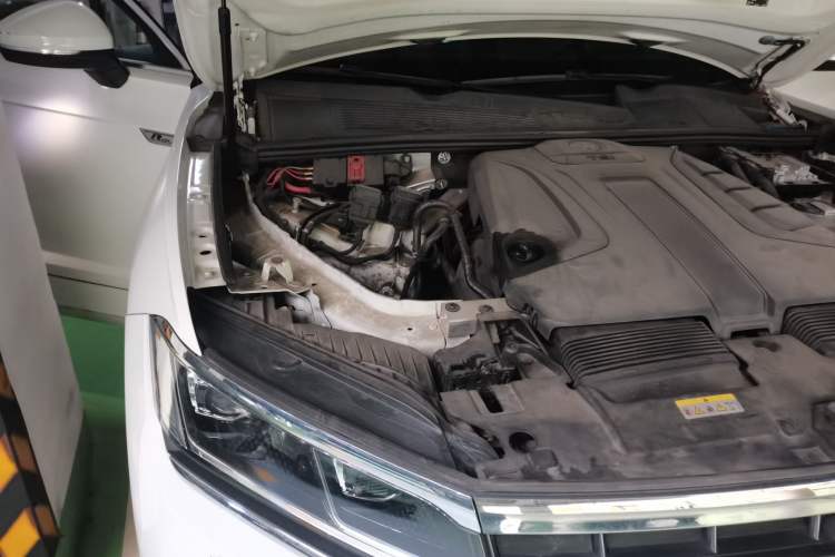 Used Volkswagen Touareg 2021 2.0 TSI RuiShang Edition Engine Bay Right