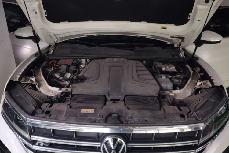 Used Volkswagen Touareg 2021 2.0 TSI RuiShang Edition Engine Bay