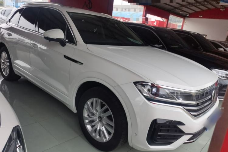 Used Volkswagen Touareg 2021 2.0 TSI RuiShang Edition Front Right 45 Deg