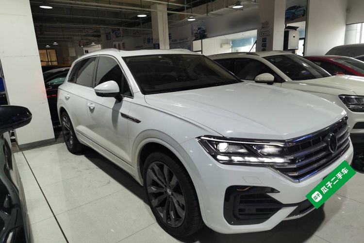 Used Volkswagen Touareg 2021 3.0 TSI Prestige Edition Classic Sport Package Front Right 45 Deg