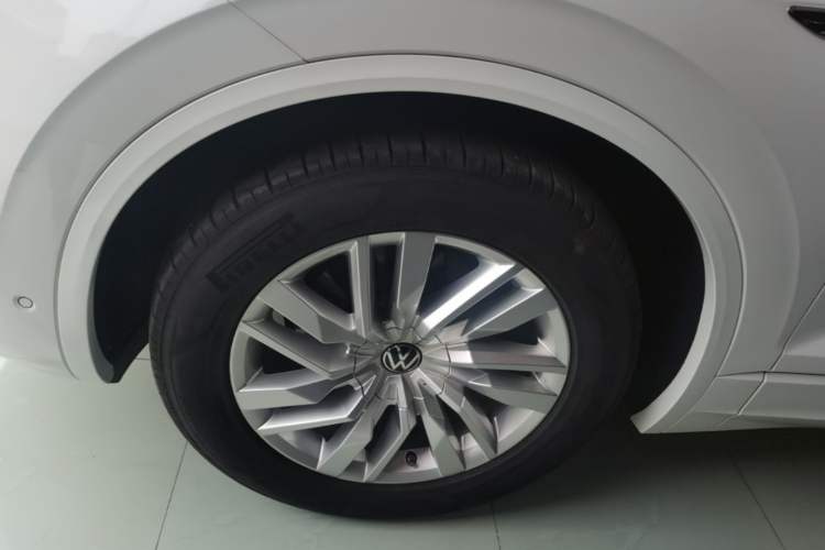 Used Volkswagen Touareg 2021 2.0 TSI RuiShang Edition Left Front Wheel Hub