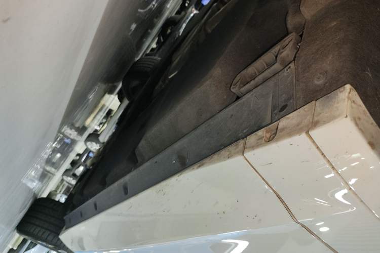 Used Volkswagen Touareg 2021 3.0 TSI Luxury Edition Black Diamond Sport Package Left Side Sill