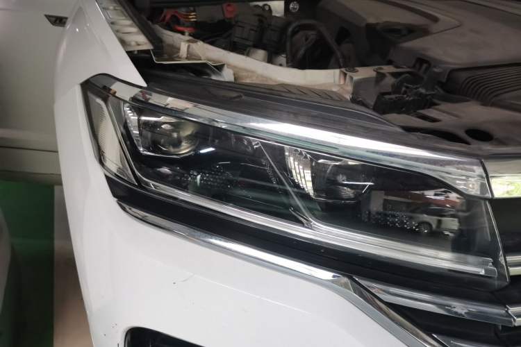 Used Volkswagen Touareg 2021 2.0 TSI RuiShang Edition Right Front Headlight