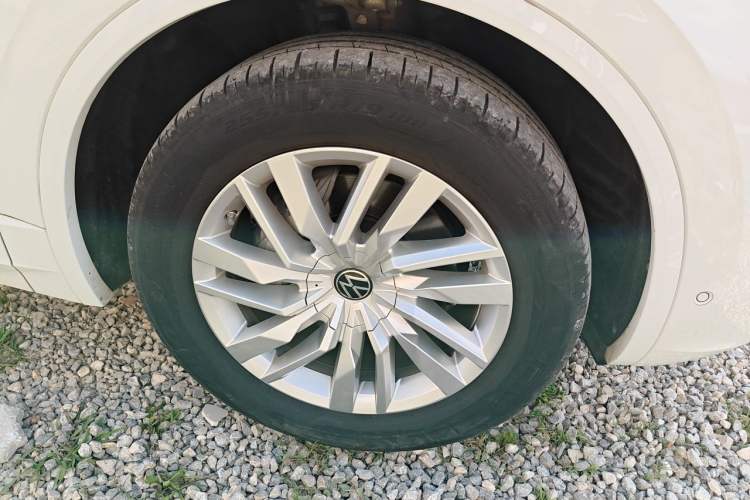 Used Volkswagen Touareg 2021 2.0 TSI RuiShang Edition Right Front Wheel Hub