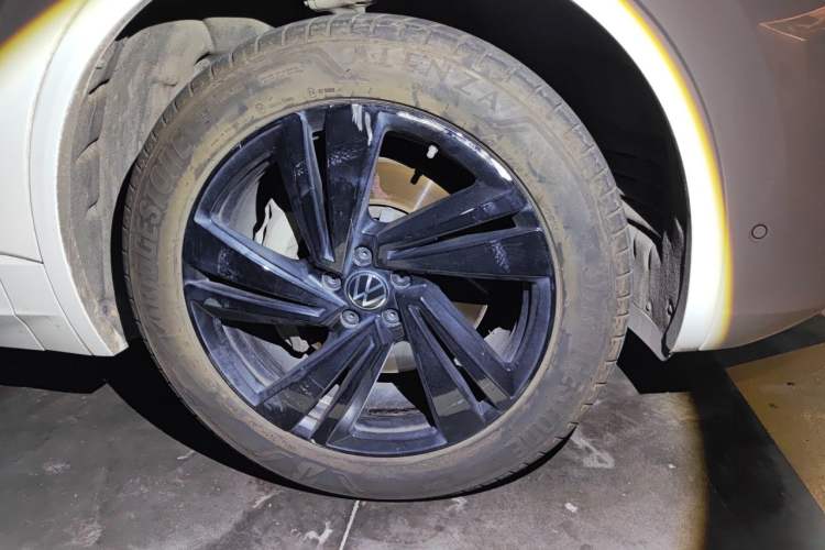 Used Volkswagen Touareg 2021 3.0 TSI Prestige Edition Classic Sport Package Right Front Wheel Hub