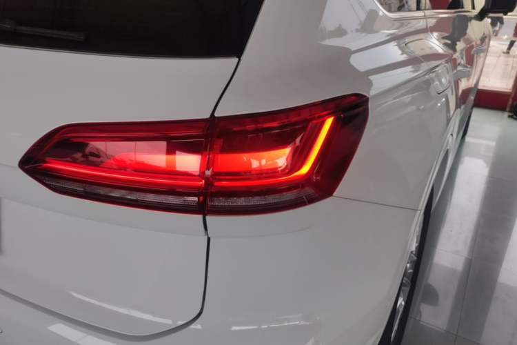 Used Volkswagen Touareg 2021 2.0 TSI RuiShang Edition Right Rear Taillight