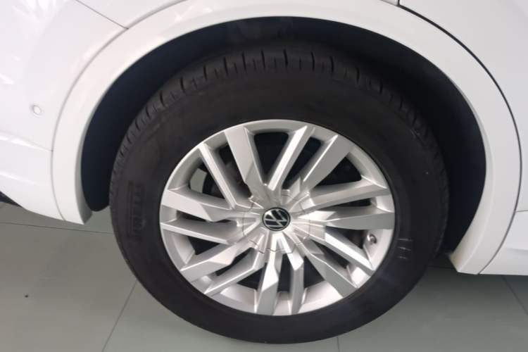 Used Volkswagen Touareg 2021 2.0 TSI RuiShang Edition Right Rear Wheel Hub