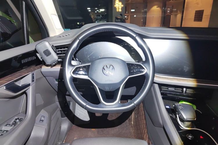 Used Volkswagen Touareg 2021 3.0 TSI Prestige Edition Classic Sport Package Steering Wheel