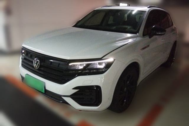 Używany Volkswagen Touareg 2021 3.0 TSI Luxury Edition Black Diamond Sport Package