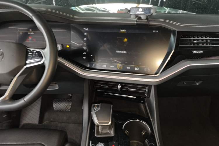 Used Volkswagen Touareg 2022 3.0 TSI Luxury Edition Black Diamond Sport Package Audio And AC Panel