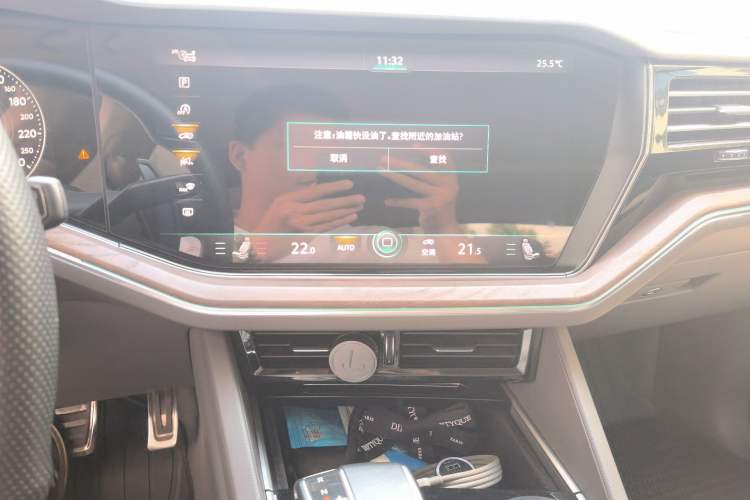Used Volkswagen Touareg 2022 3.0 TSI Luxury Edition Black Diamond Sport Package Audio And AC Panel