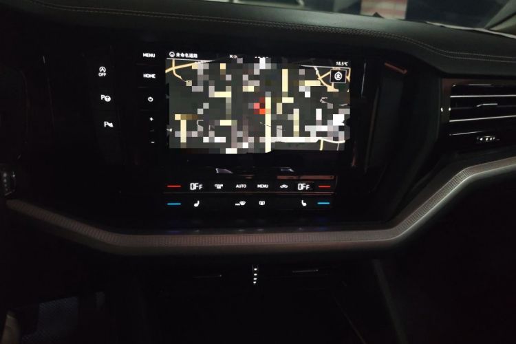 Used Volkswagen Touareg 2022 2.0 TSI Flagship Special Edition Audio And AC Panel