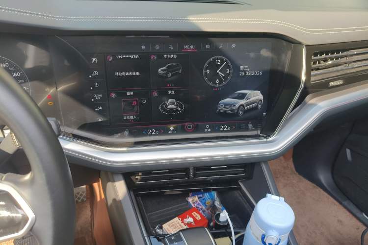 Used Volkswagen Touareg 2022 2.0 TSI Flagship Special Edition Audio And AC Panel