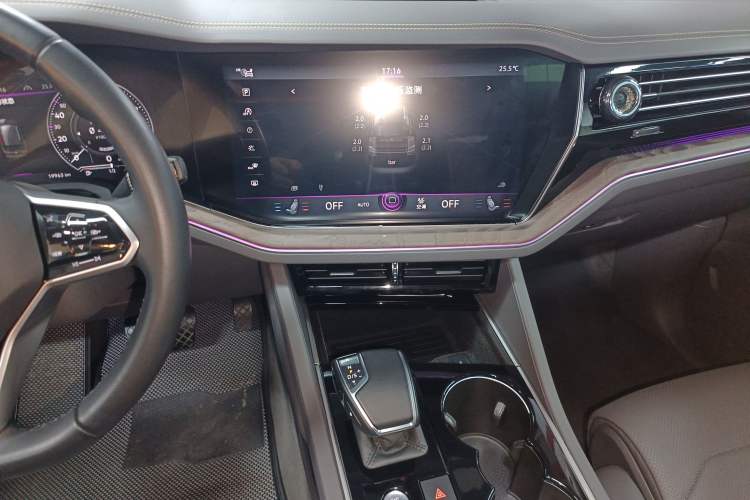 Used Volkswagen Touareg 2022 3.0 TSI Luxury Edition Black Diamond Sport Package Audio And AC Panel