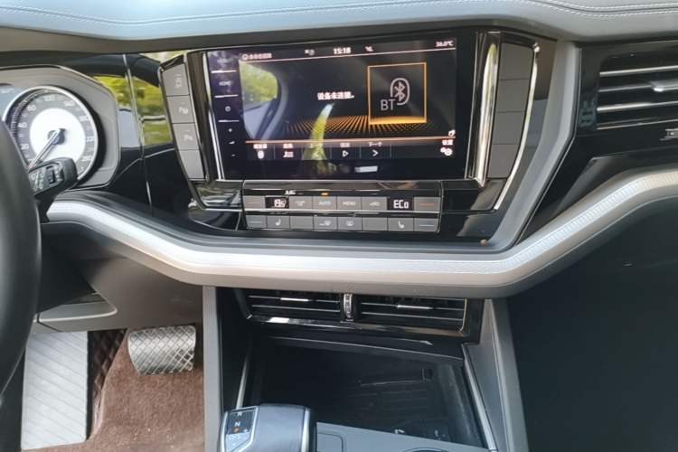 Used Volkswagen Touareg 2022 2.0 TSI Flagship Special Edition Audio And AC Panel