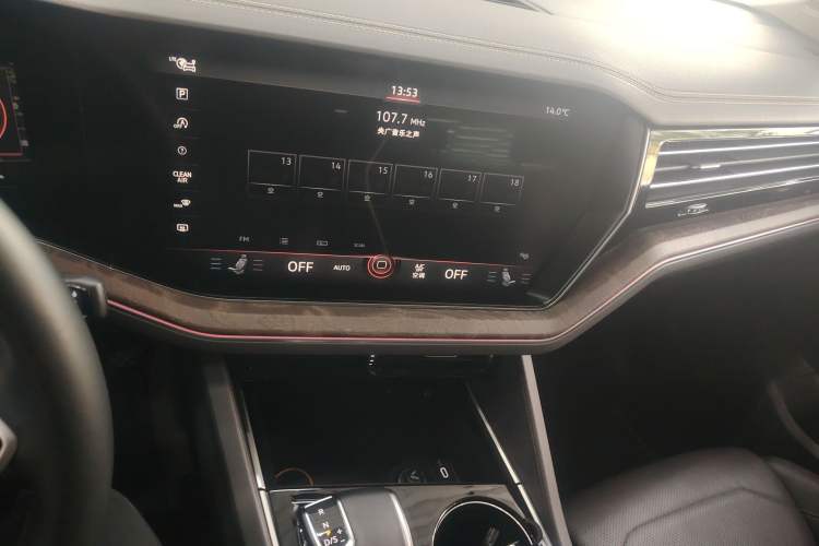 Used Volkswagen Touareg 2022 3.0 TSI Luxury Edition Black Diamond Sport Package Audio And AC Panel