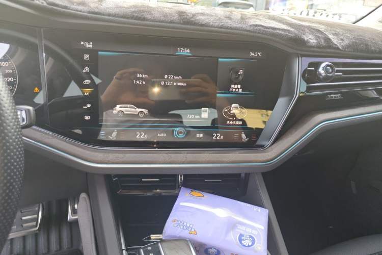 Used Volkswagen Touareg 2022 3.0 TSI Prestige Edition Classic Sport Package Audio And AC Panel