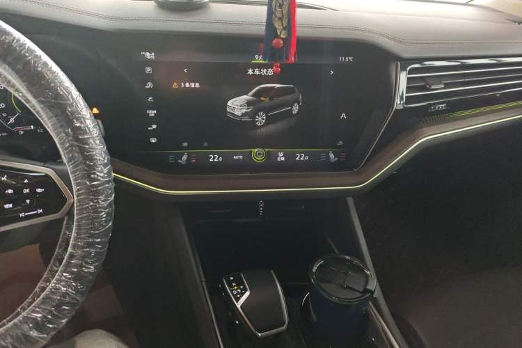 Used Volkswagen Touareg 2022 3.0 TSI Luxury Edition Black Diamond Sport Package Audio And AC Panel