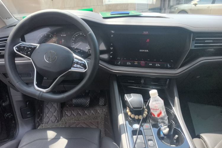Used Volkswagen Touareg 2022 3.0 TSI Luxury Edition Black Diamond Sport Package Center Console