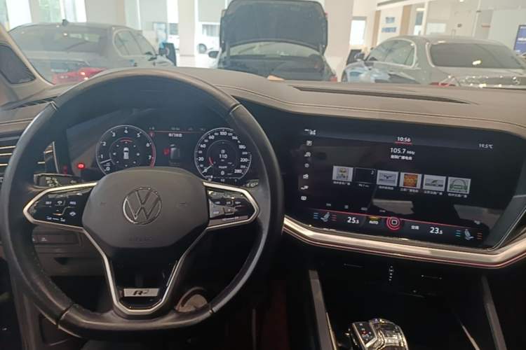 Used Volkswagen Touareg 2022 3.0 TSI Prestige Edition Classic Sport Package Center Console