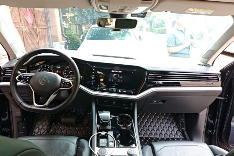 Used Volkswagen Touareg 2022 3.0 TSI Prestige Edition Classic Sport Package Center Console
