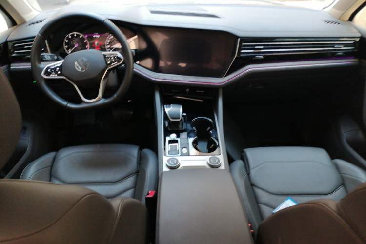 Used Volkswagen Touareg 2022 2.0 TSI Flagship Special Edition Center Console