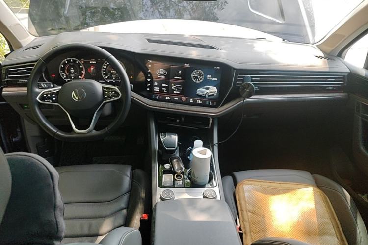 Used Volkswagen Touareg 2022 3.0 TSI Prestige Edition Classic Sport Package Center Console