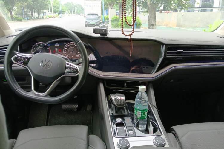 Used Volkswagen Touareg 2022 3.0 TSI Prestige Edition Classic Sport Package Center Console