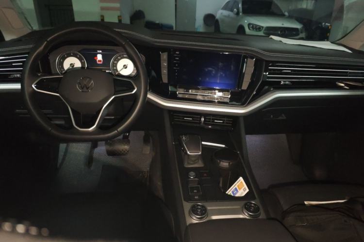 Used Volkswagen Touareg 2022 2.0 TSI Flagship Special Edition Center Console