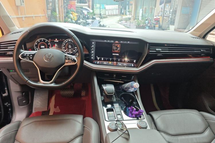 Used Volkswagen Touareg 2022 3.0 TSI Prestige Edition Classic Sport Package Center Console