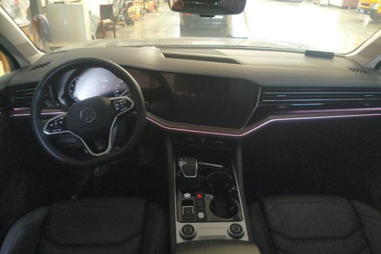 Used Volkswagen Touareg 2022 3.0 TSI Prestige Edition Classic Sport Package Center Console