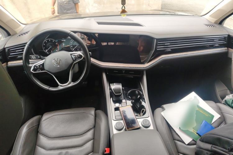 Used Volkswagen Touareg 2022 3.0 TSI Prestige Edition Classic Sport Package Center Console