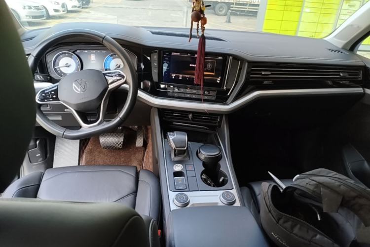 Used Volkswagen Touareg 2022 2.0 TSI Flagship Special Edition Center Console
