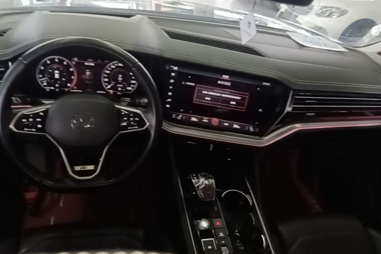 Used Volkswagen Touareg 2022 3.0 TSI Prestige Edition Classic Sport Package Center Console