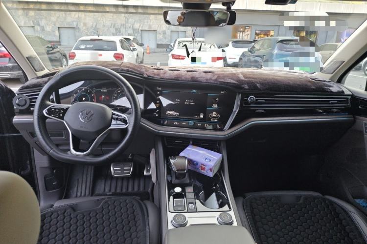 Used Volkswagen Touareg 2022 3.0 TSI Prestige Edition Classic Sport Package Center Console