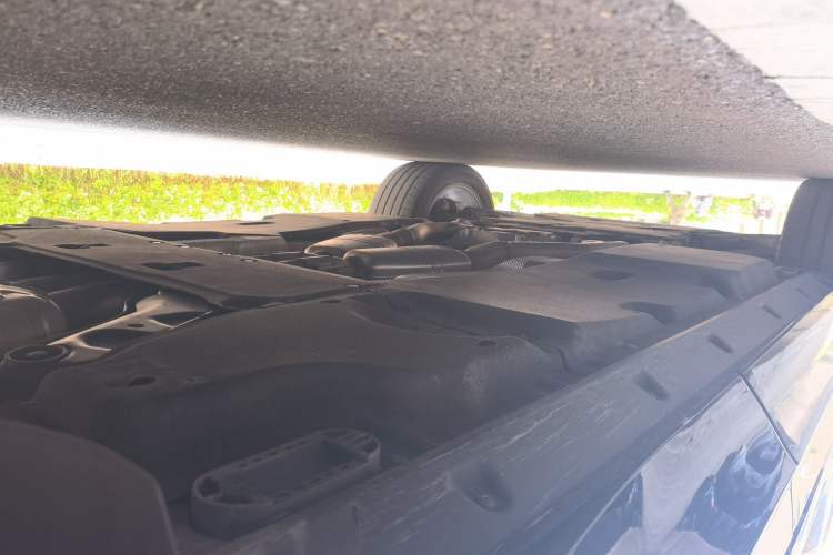 Used Volkswagen Touareg 2022 3.0 TSI Luxury Edition Black Diamond Sport Package Chassis Rear Left