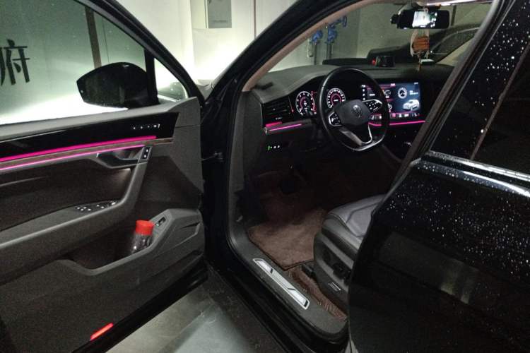 Used Volkswagen Touareg 2022 3.0 TSI Prestige Edition Classic Sport Package Driver Seat