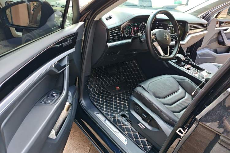 Used Volkswagen Touareg 2022 3.0 TSI Prestige Edition Classic Sport Package Driver Seat