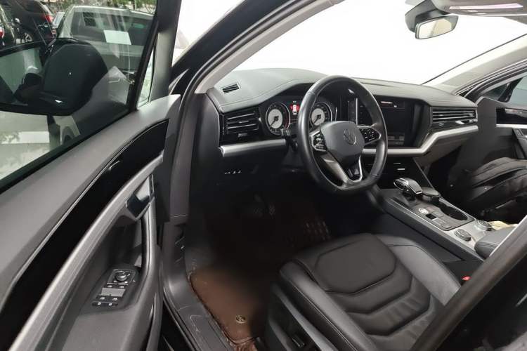 Used Volkswagen Touareg 2022 2.0 TSI Flagship Special Edition Driver Seat