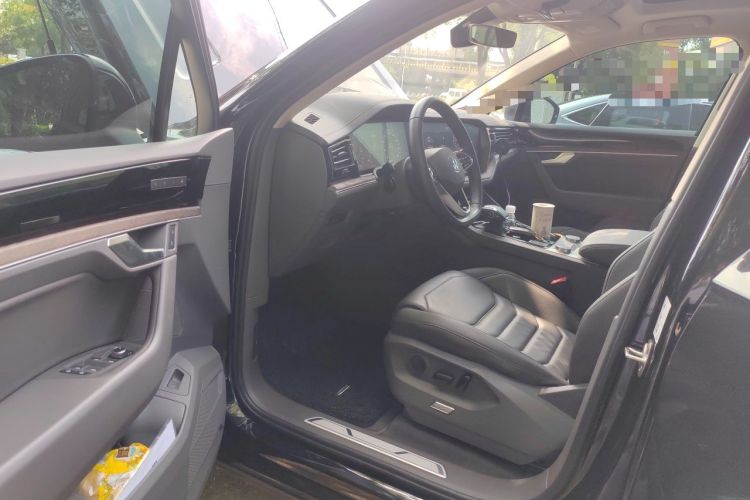 Used Volkswagen Touareg 2022 3.0 TSI Prestige Edition Classic Sport Package Driver Seat