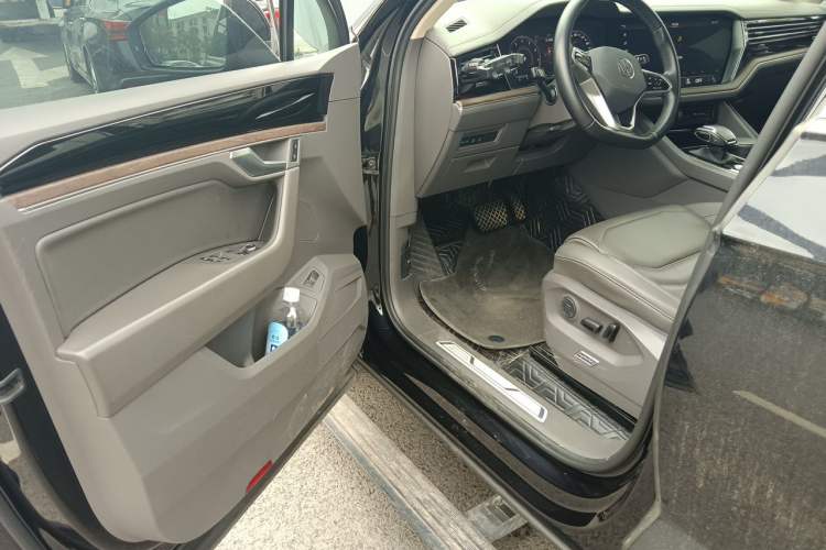Used Volkswagen Touareg 2022 2.0 TSI RuiShang Edition Driver Seat