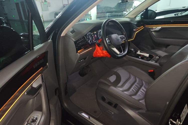 Used Volkswagen Touareg 2022 3.0 TSI Luxury Edition Black Diamond Sport Package Driver Seat