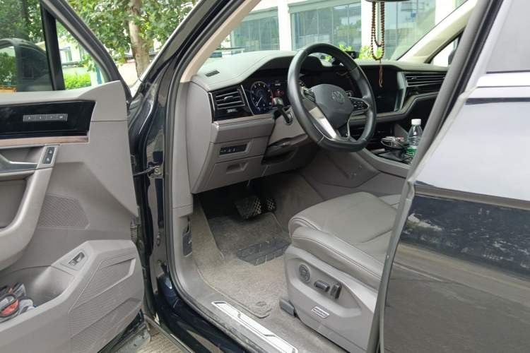 Used Volkswagen Touareg 2022 3.0 TSI Prestige Edition Classic Sport Package Driver Seat