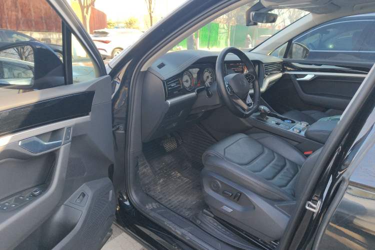 Used Volkswagen Touareg 2022 2.0 TSI Flagship Special Edition Driver Seat