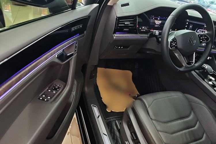Used Volkswagen Touareg 2022 3.0 TSI Luxury Edition Black Diamond Sport Package Driver Seat