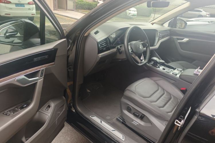 Used Volkswagen Touareg 2022 3.0 TSI Luxury Edition Black Diamond Sport Package Driver Seat