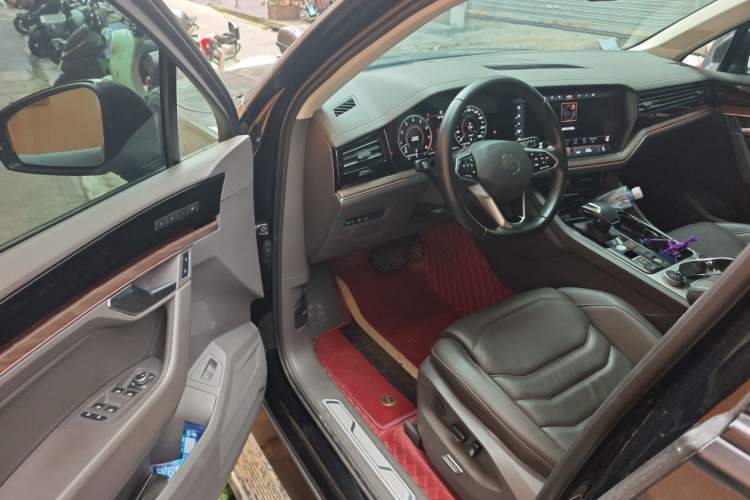 Used Volkswagen Touareg 2022 3.0 TSI Prestige Edition Classic Sport Package Driver Seat