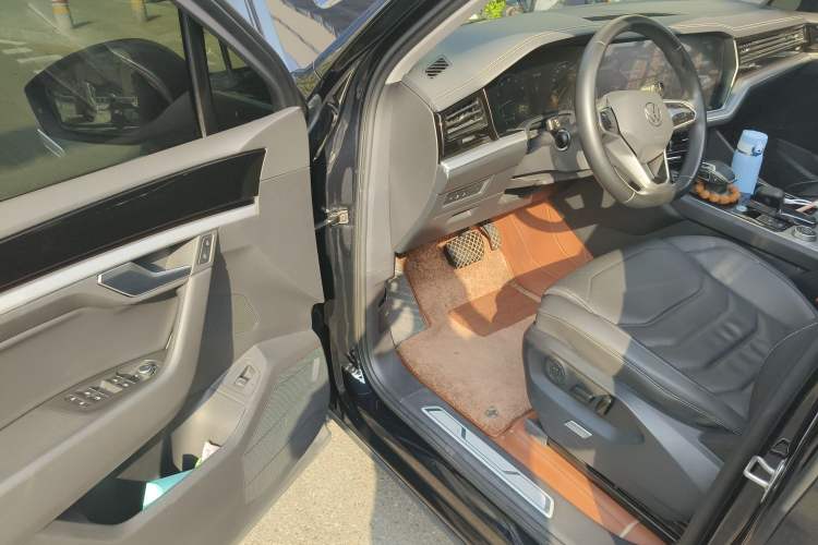 Used Volkswagen Touareg 2022 2.0 TSI Flagship Special Edition Driver Seat