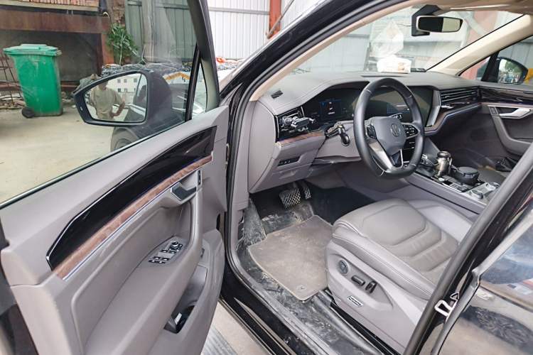 Used Volkswagen Touareg 2022 2.0 TSI RuiShang Edition Driver Seat